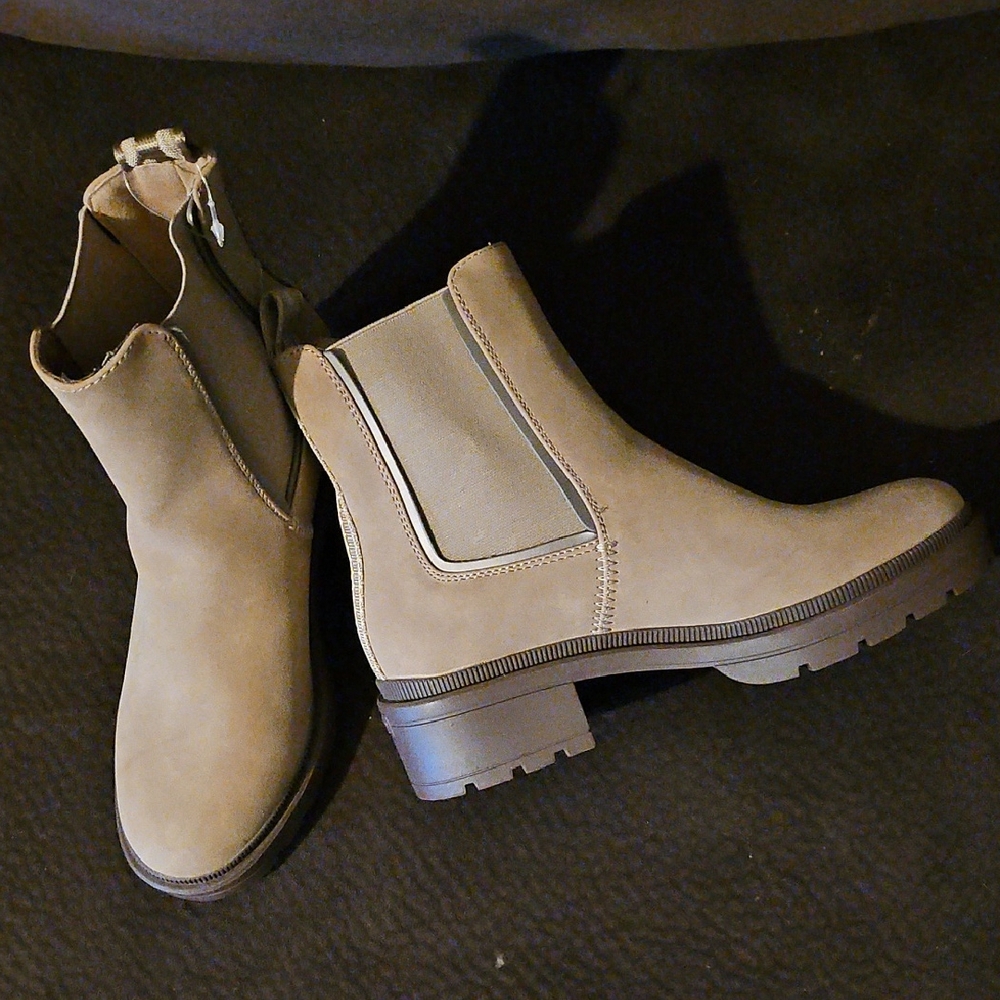 Rocket Dog Beige Ankle Booties